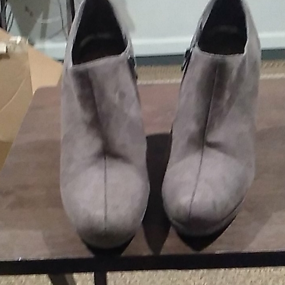 Pebble taupe booties - Picture 3 of 3